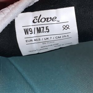 Brilliant white clove shoes